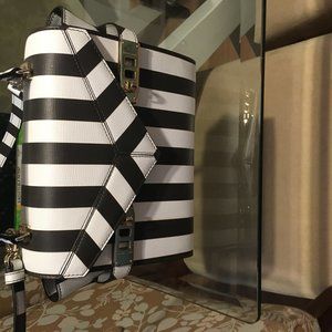 Henri Bendel purse